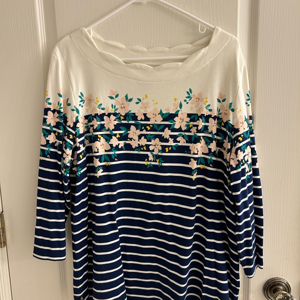 Croft & Barrow Blue and White Graphic 3/4 Sleeve Blouse